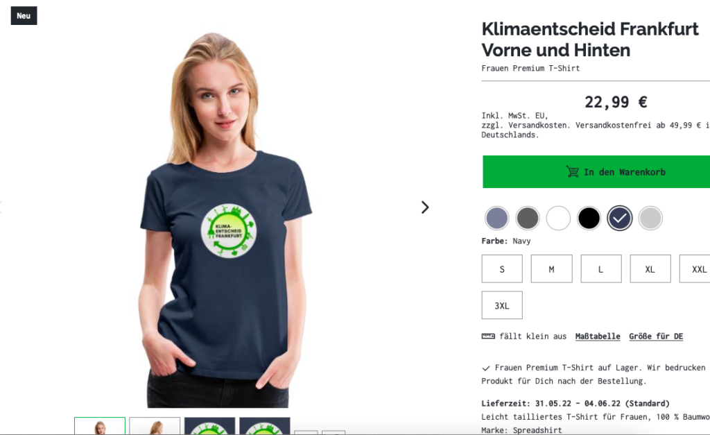 Man sieht eine junge Frau, die auf ihrem T-Shirt das Logo des Klimaentscheid trägt.